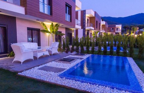 GÜZELÇAMLIDA MÜSTAKİL VİLLA